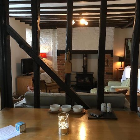 200 Year Old Gardener'S Cottage, Mid Wales 拉尼德洛伊斯 外观 照片