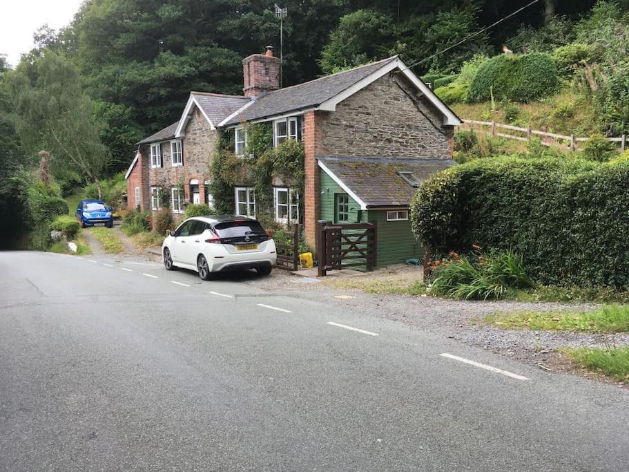 200 Year Old Gardener'S Cottage, Mid Wales 拉尼德洛伊斯 外观 照片